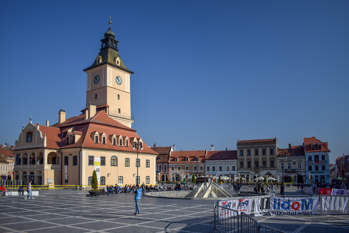 Downtown Council Square ( Piata Sfatului )