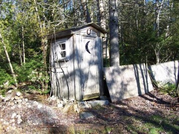 Outhouse geocache