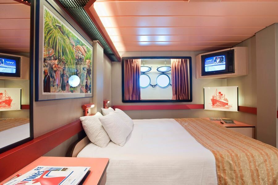 Cruise ship