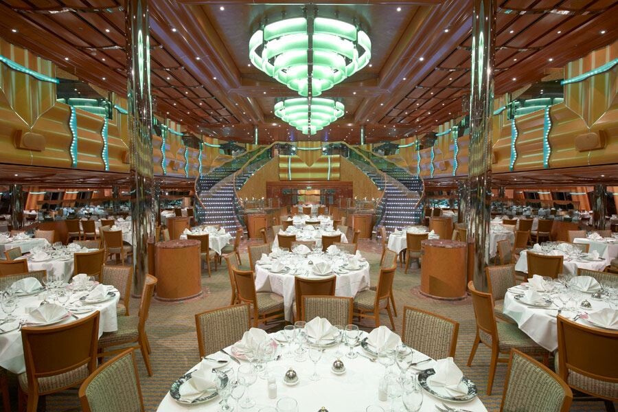 Well, how do you compare? Here I am about the same. The first liner no longer seemed so big compared to the second. The second one is twice as high in the number of decks, even if you count. Let's look at it in more detail.  So, the cruise ship