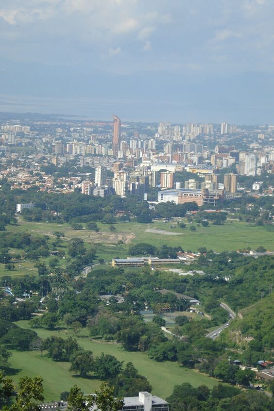 Vista de Maracay, desde el Cerro del hotel Maracay.