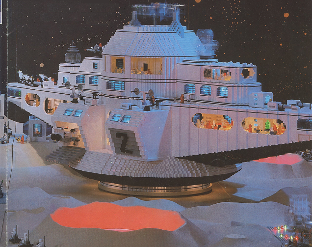 LEGO World Exposition 1987 - A big white space ship