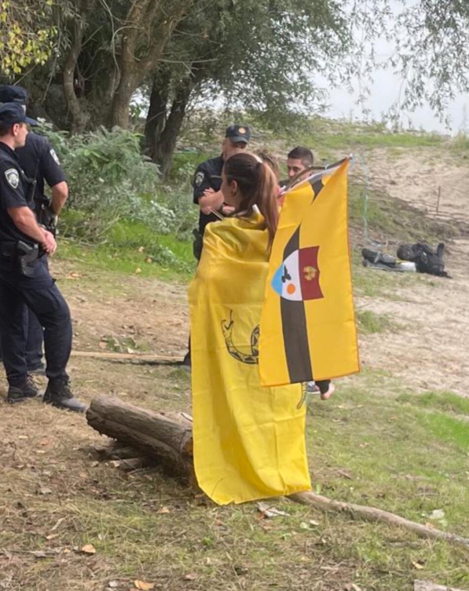 BRUTAL Croatia Invades Liberland Destroys Houses