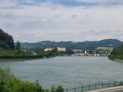 c2b809d34acfc1913d6f61dae38245eb46c31ded89116bfd12afd3e8e3c9e5be.jpg