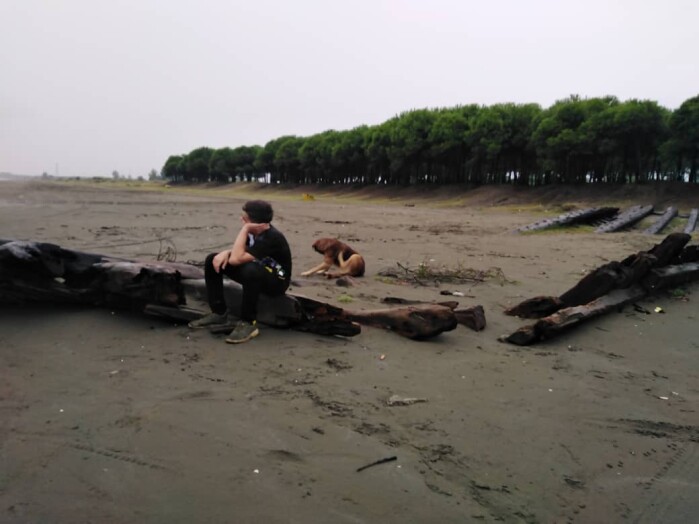 Beach Trip Before Sunrise &amp; Stormy Sea