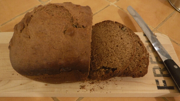 sliced banana bread