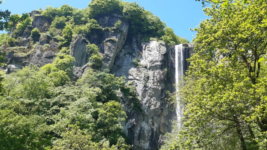 Laton Waterfall, The Spectacle of Mighty Gorgeous