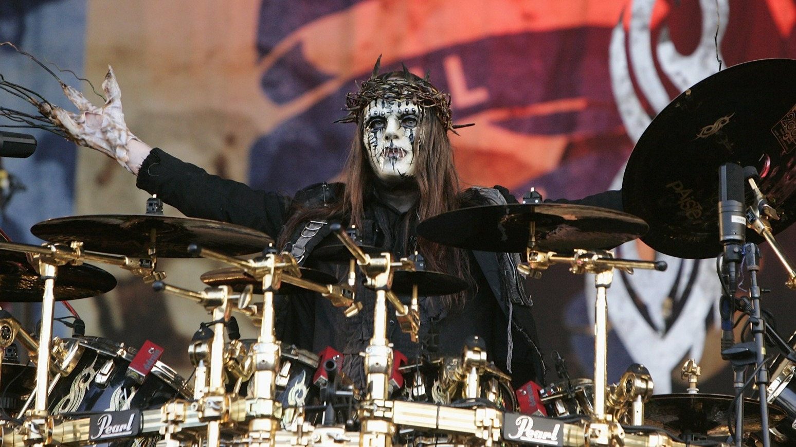 Joey Jordison performing at Castle Donington in 2009
