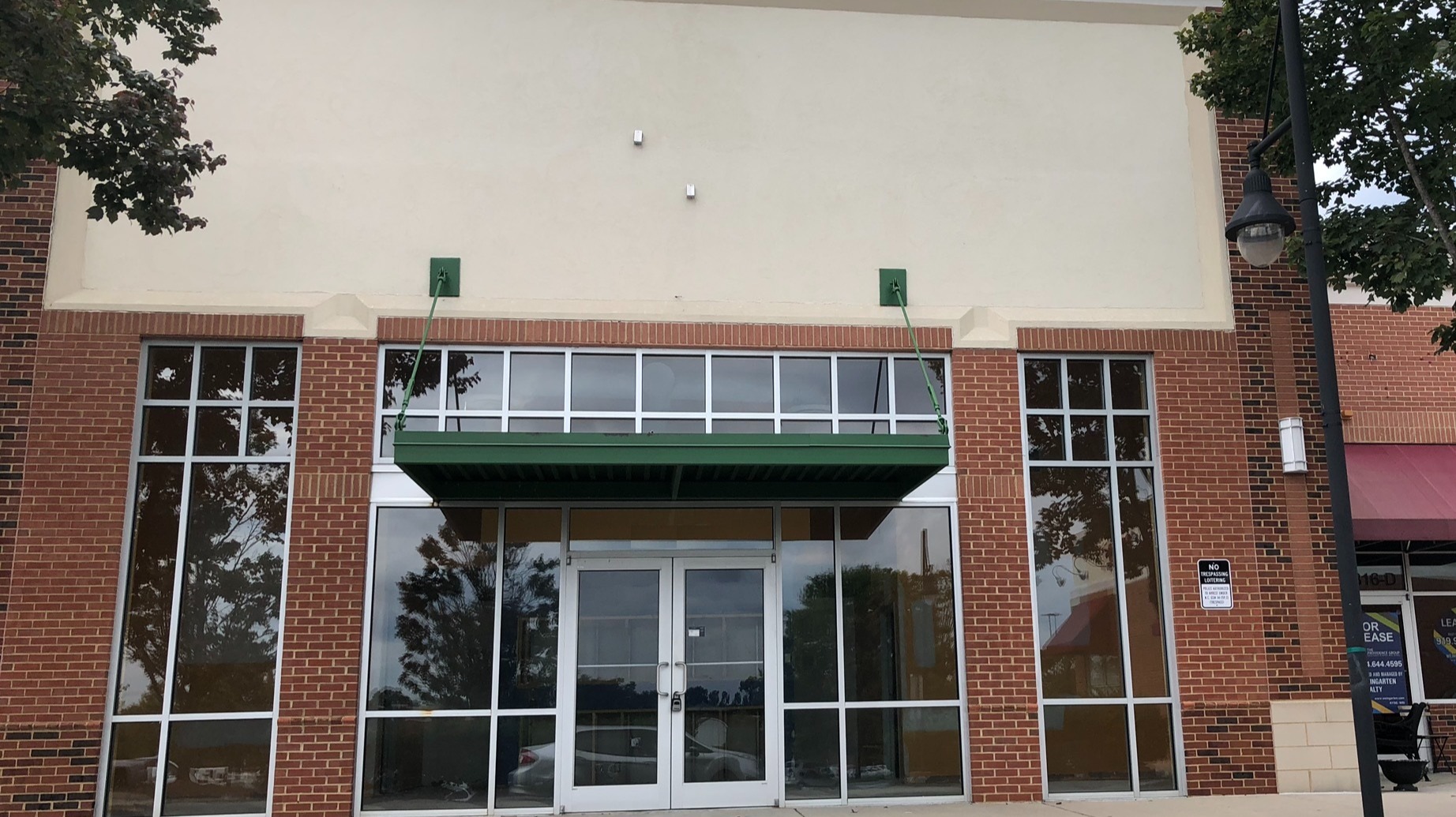 empty Healthy Shopper Market store