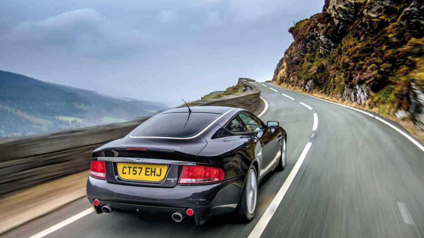 design history britain uk aston martin vanquish s coach-built last james bond 007 to die another day black white wallpaper