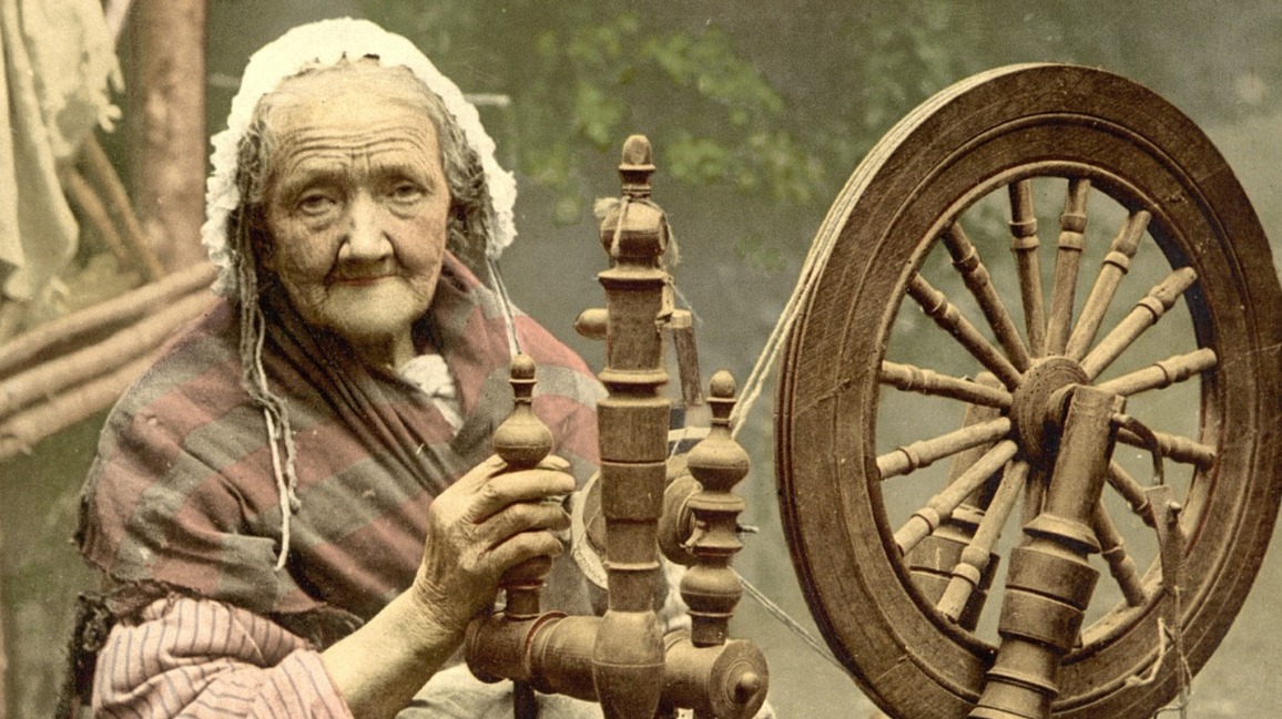 Woman with spinning wheel