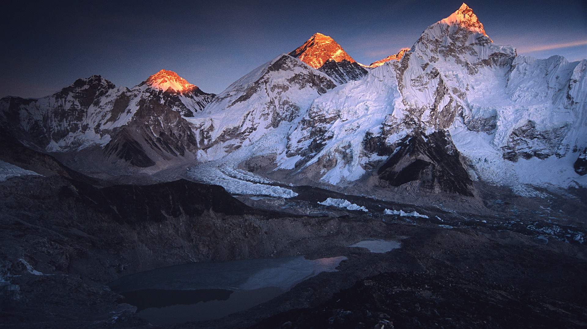 Sunrise views of Everest from Kalapather (5545m) view point