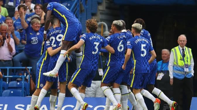Chelsea players celebrating a goal