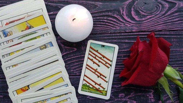 8 Of Wands Tarot