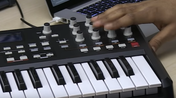 Akai MPK25 MIDI Controller