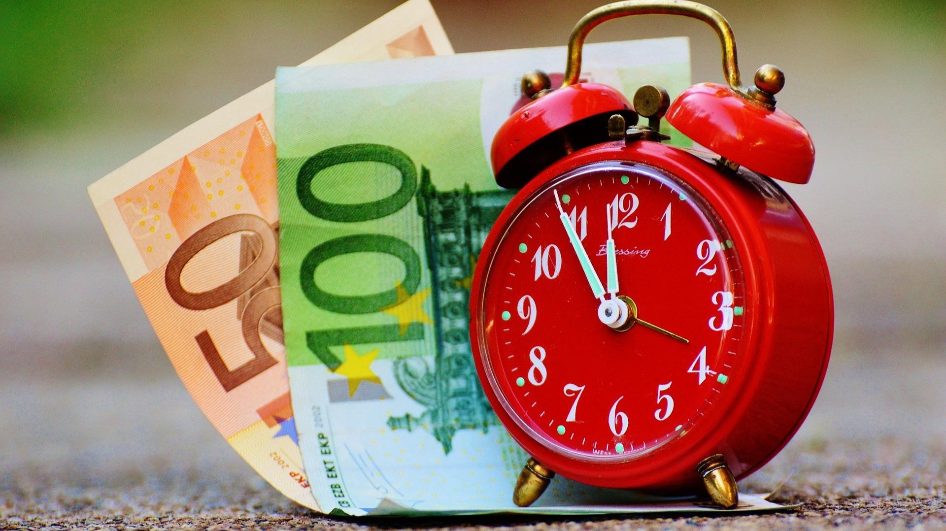 https://pixabay.com/photos/time-is-money-the-eleventh-hour-1059988/