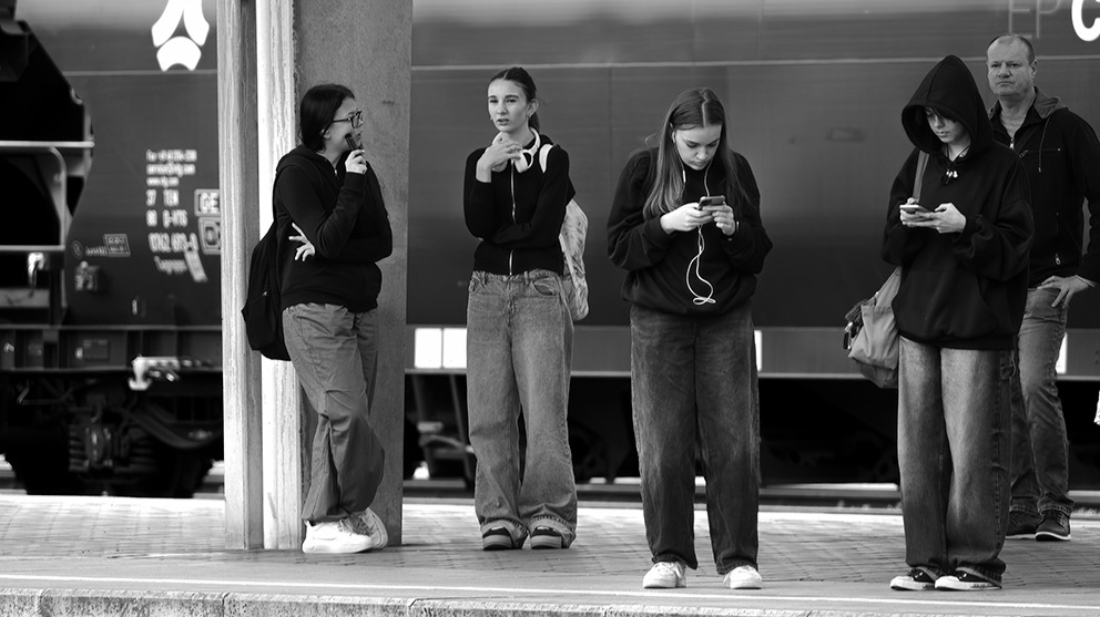 A study of how people wait for trains