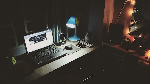 Black Laptop and mouse on a desk