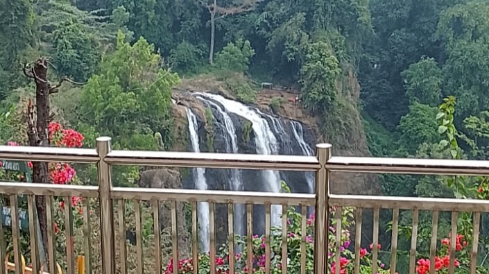 curug sewu waterfall