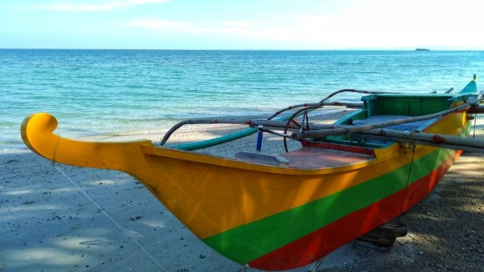 Boat on the seashore of Punta Almara