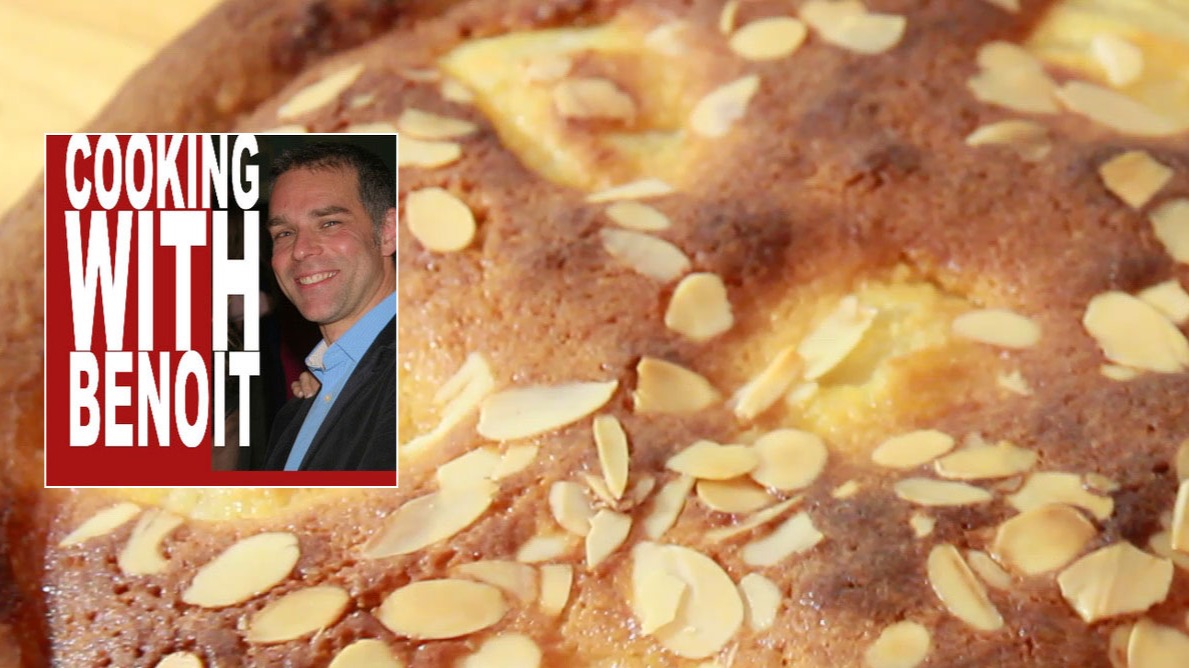 A golden Bourdaloue pie with sliced almonds on top of it.